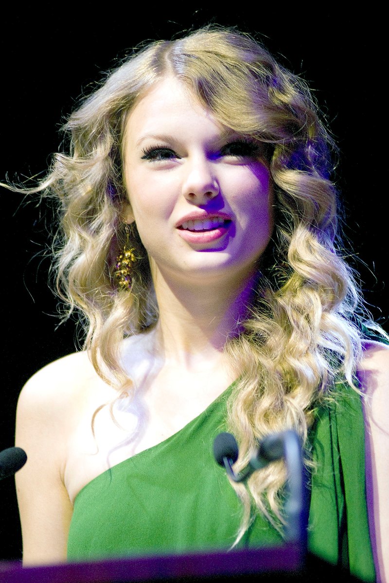 Taylor Swift at 2010 NARM Convention — photo 21