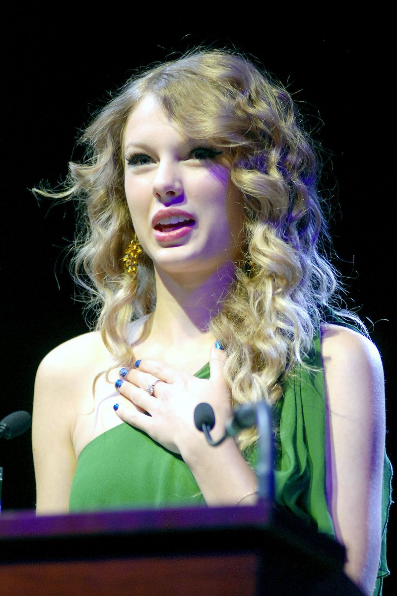 Taylor Swift at 2010 NARM Convention — photo 22