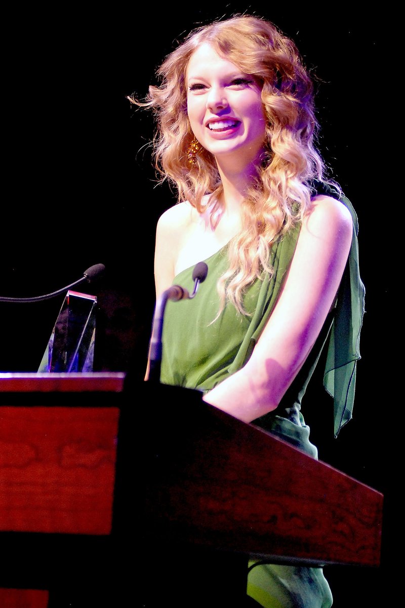 Taylor Swift at 2010 NARM Convention — photo 24