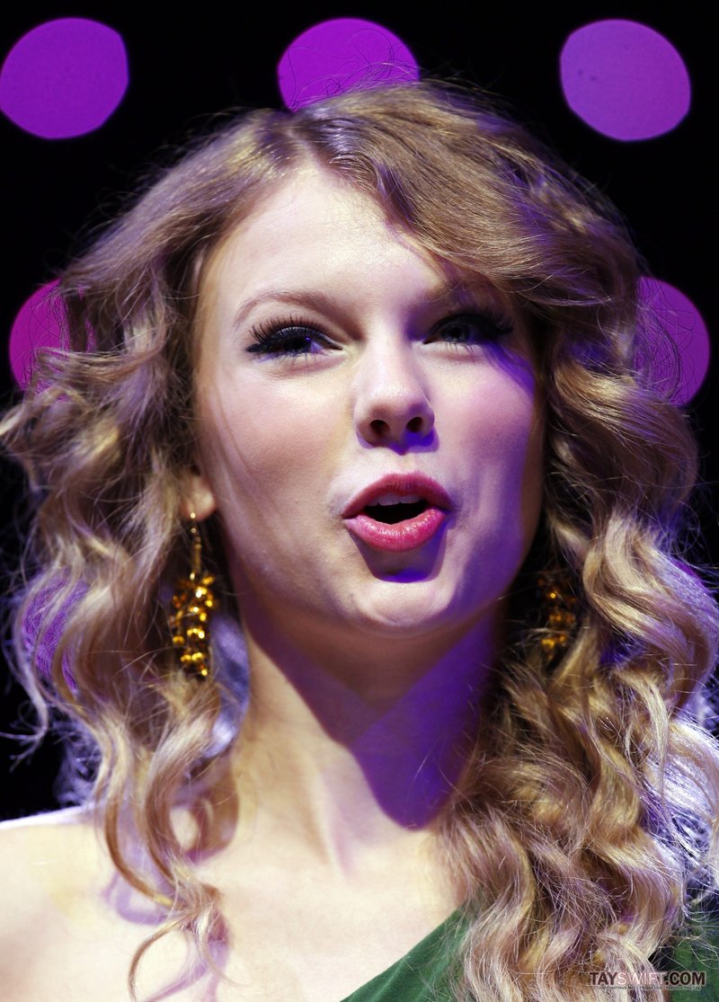 Taylor Swift at 2010 NARM Convention — photo 32