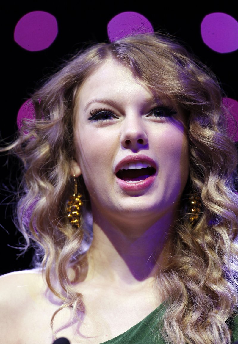 Taylor Swift at 2010 NARM Convention — photo 65