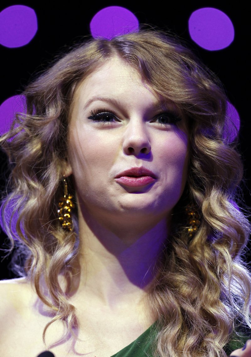 Taylor Swift at 2010 NARM Convention — photo 66