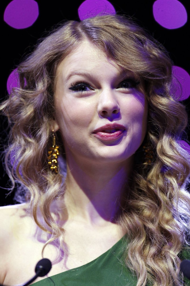 Taylor Swift at 2010 NARM Convention — photo 67