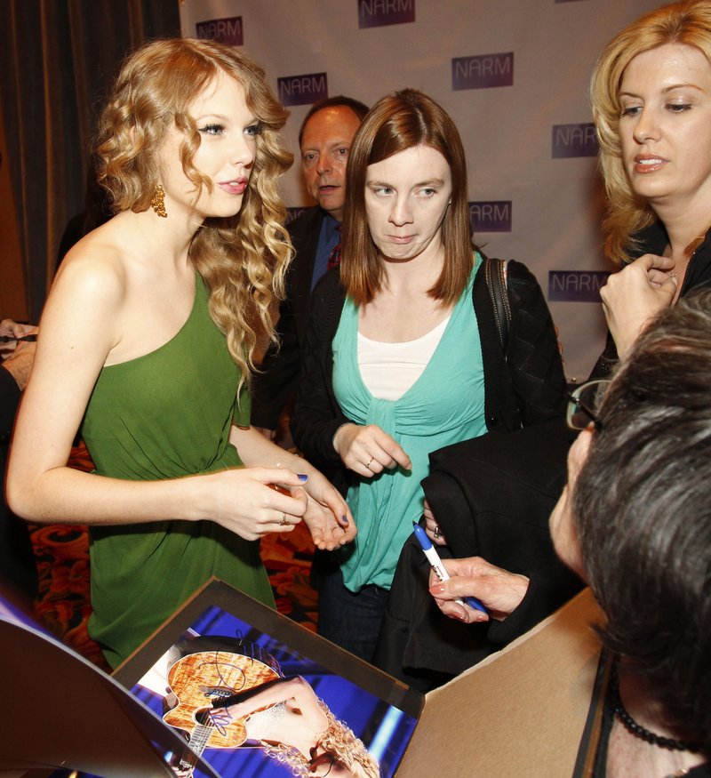 Taylor Swift at 2010 NARM Convention — photo 77
