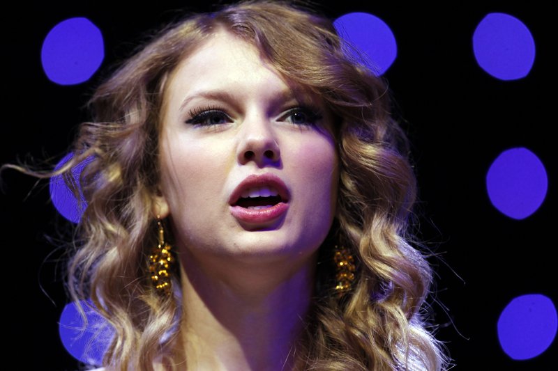 Taylor Swift at 2010 NARM Convention — photo 85