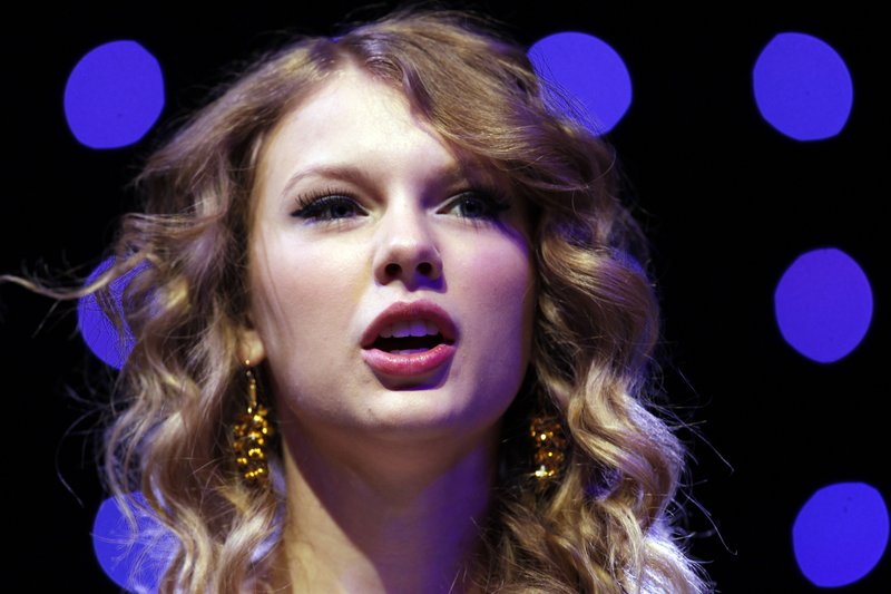 Taylor Swift at 2010 NARM Convention — photo 86