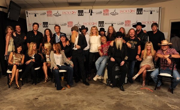 Taylor Swift at Nashville Rising: A Benefit Concert For Flood Recovery — photo 3