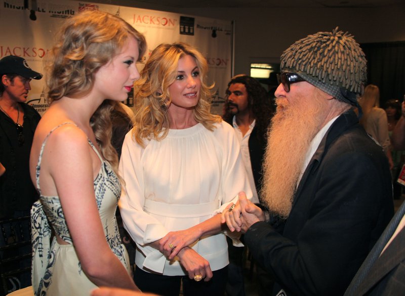 Taylor Swift at Nashville Rising: A Benefit Concert For Flood Recovery — photo 8
