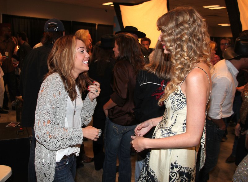 Taylor Swift at Nashville Rising: A Benefit Concert For Flood Recovery — photo 13