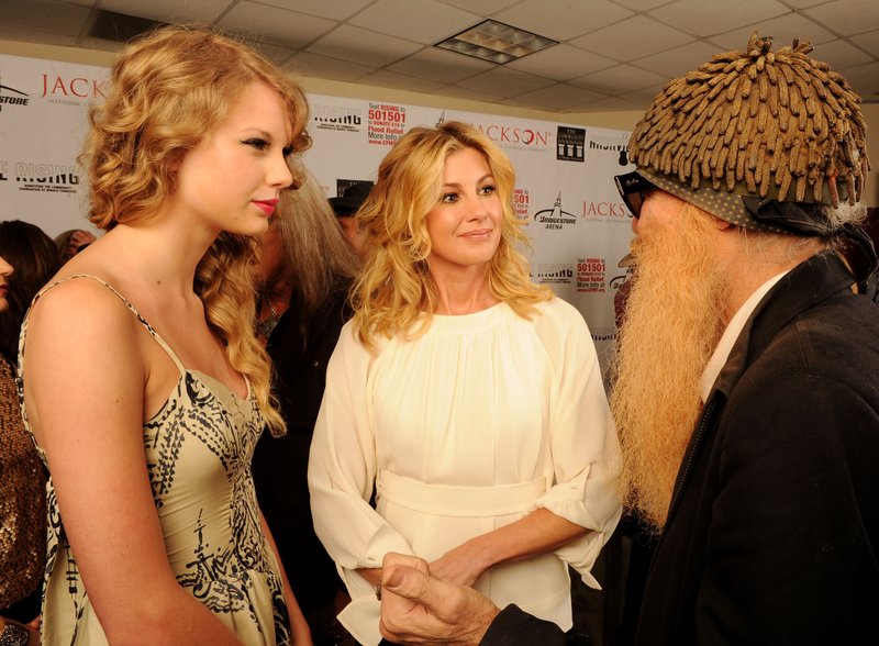 Taylor Swift at Nashville Rising: A Benefit Concert For Flood Recovery — photo 19