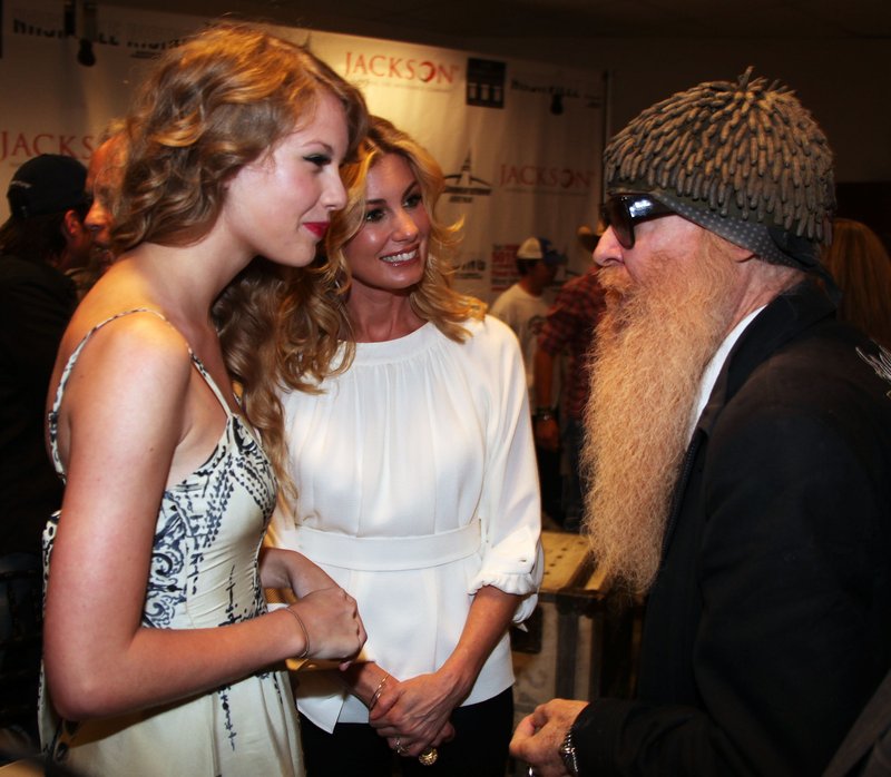 Taylor Swift at Nashville Rising: A Benefit Concert For Flood Recovery — photo 23