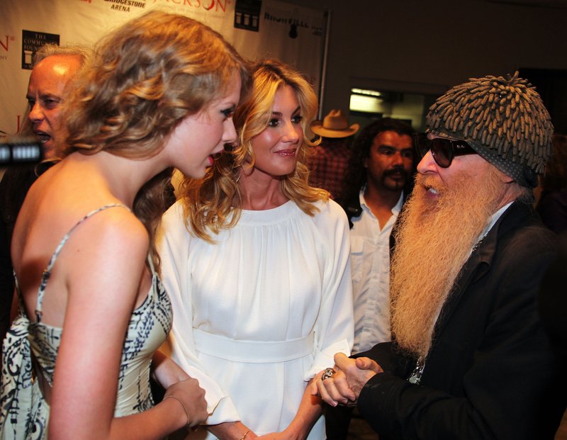 Taylor Swift at Nashville Rising: A Benefit Concert For Flood Recovery — photo 24