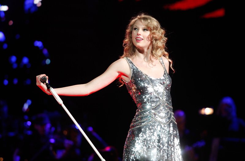 Taylor Swift at Nashville Rising: A Benefit Concert For Flood Recovery — photo 31