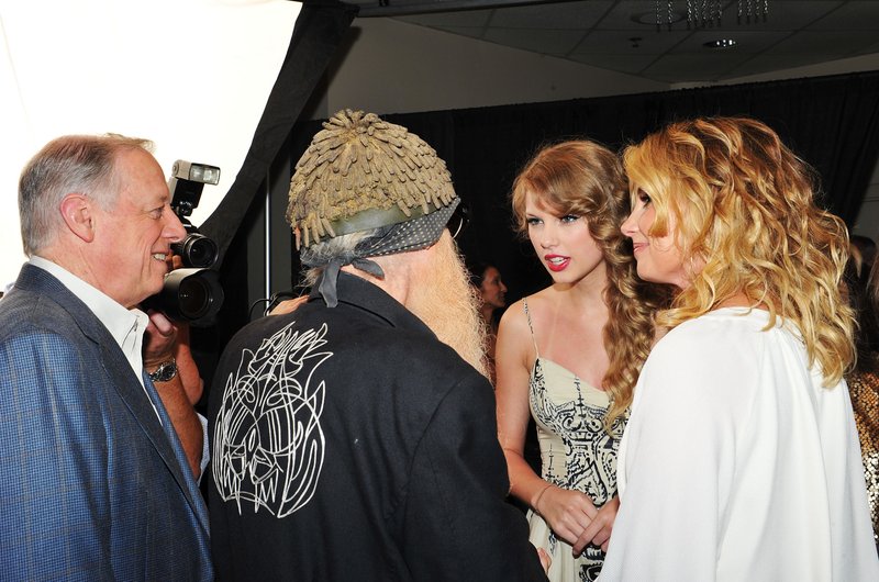 Taylor Swift at Nashville Rising: A Benefit Concert For Flood Recovery — photo 33