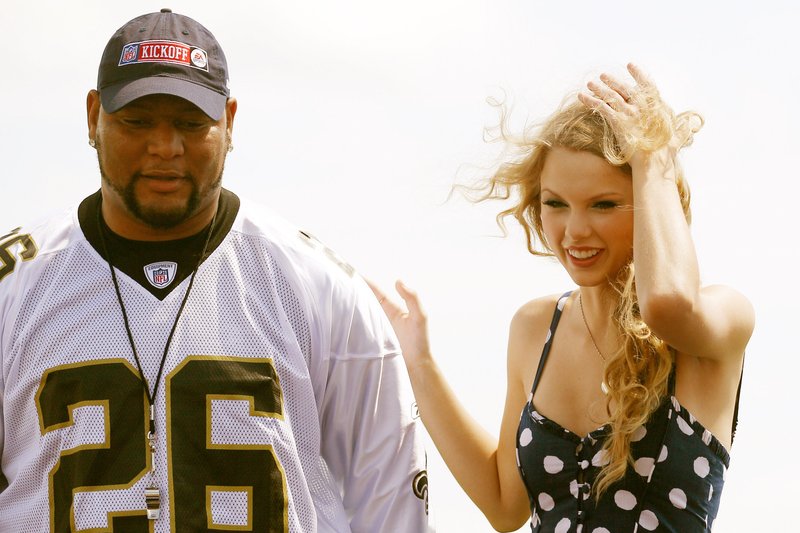 Taylor Swift at NFL's Play 60 Campaign — photo 5