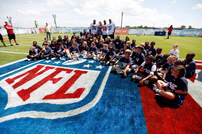 Taylor Swift at NFL's Play 60 Campaign — photo 6