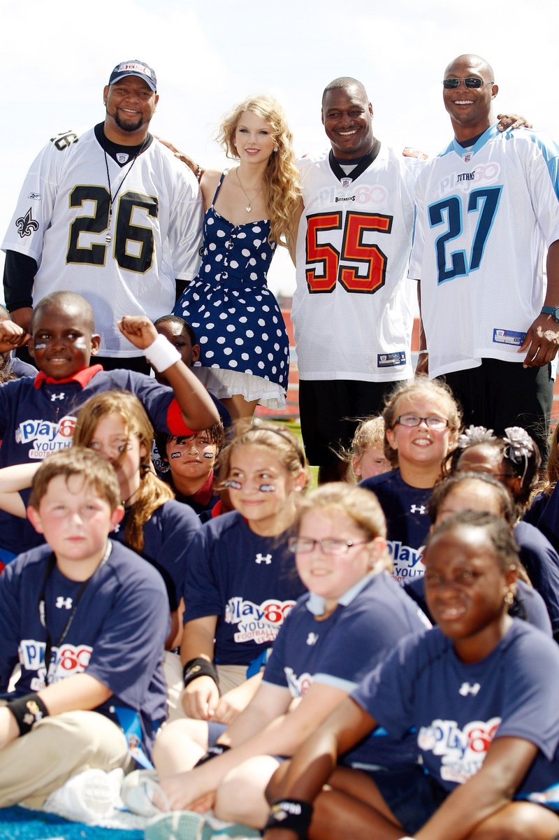 Taylor Swift at NFL's Play 60 Campaign — photo 7