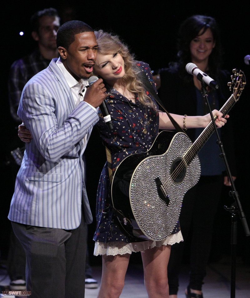 Read Now! With Taylor Swift