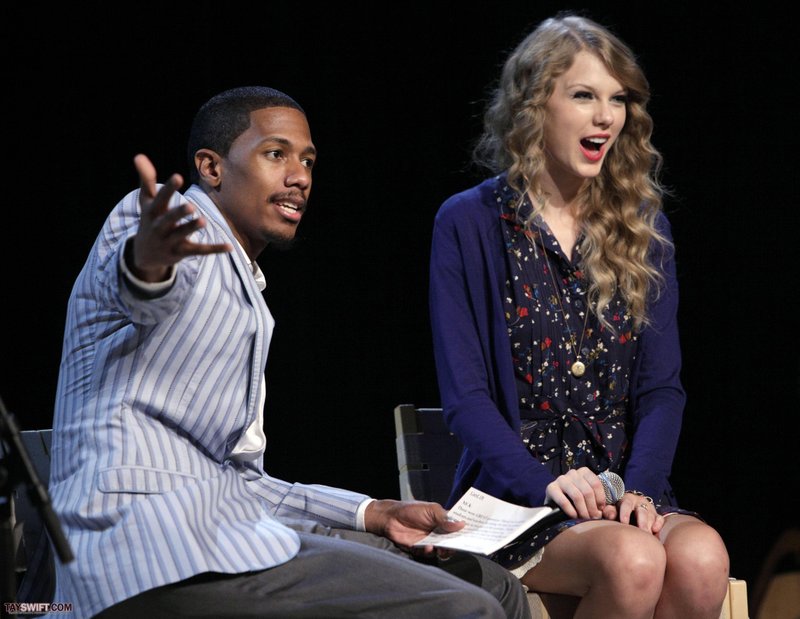 Taylor Swift at Read Now! With Taylor Swift — photo 3