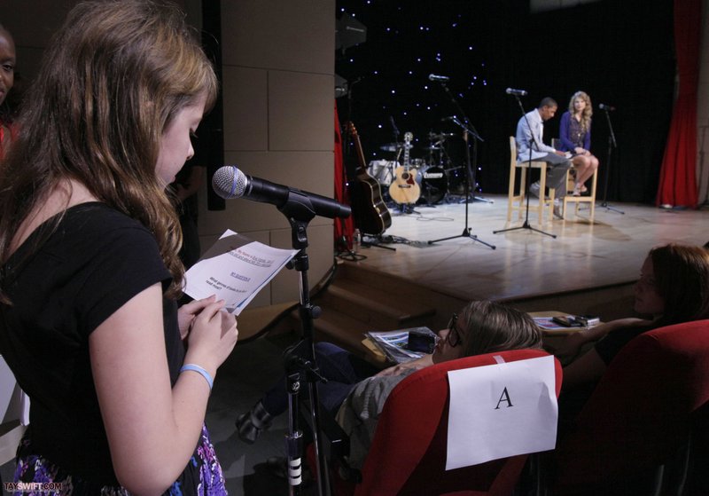 Taylor Swift at Read Now! With Taylor Swift — photo 4