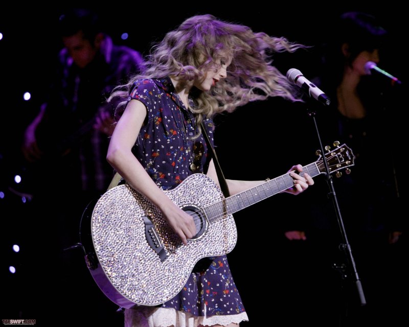 Taylor Swift at Read Now! With Taylor Swift — photo 6