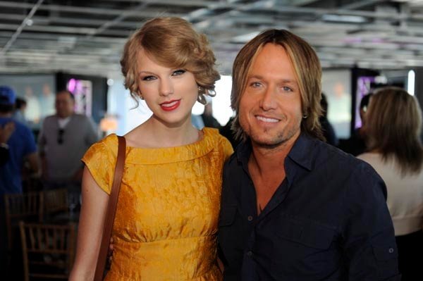 Taylor Swift at Second Annual CMA Songwriters Luncheon — photo 5