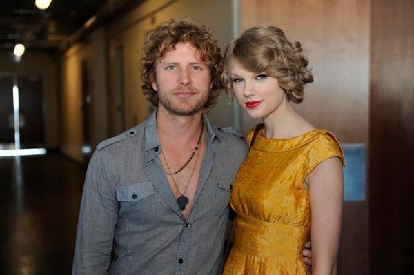 Taylor Swift at Second Annual CMA Songwriters Luncheon — photo 6