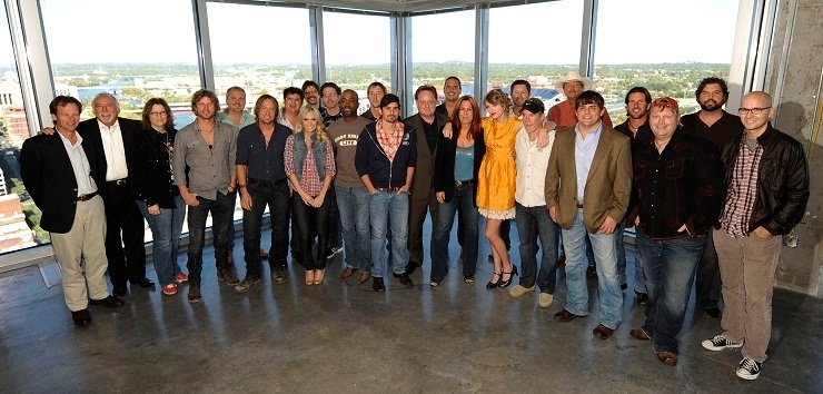 Taylor Swift at Second Annual CMA Songwriters Luncheon — photo 7