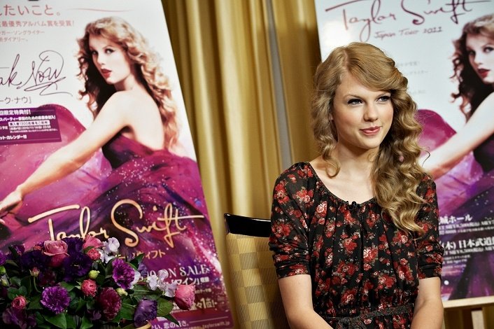 Taylor Swift at Speak Now Japan Press Conference — photo 4