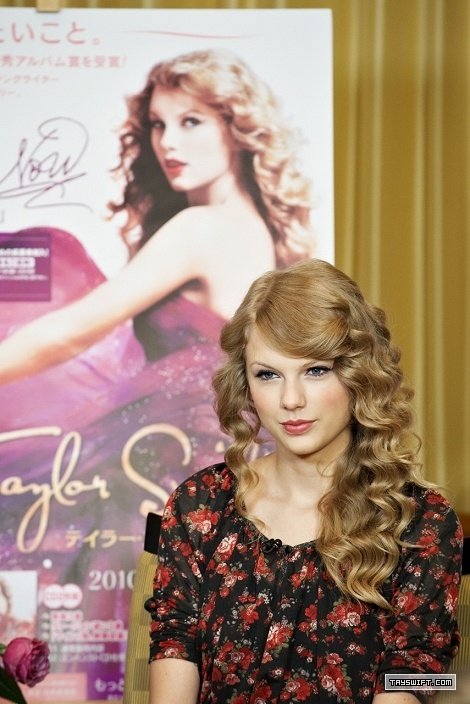 Taylor Swift at Speak Now Japan Press Conference — photo 8