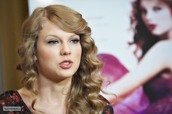 Taylor Swift at Speak Now Japan Press Conference — photo 10