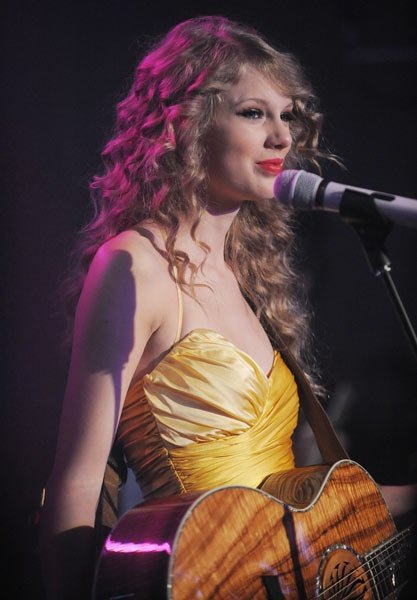 Taylor Swift at Speak Now Live Stream — photo 7