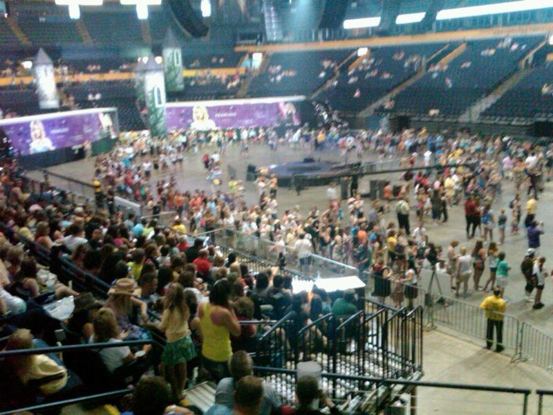 Taylor Swift at Taylor Swift's 13 Hour Meet & Greet — photo 3