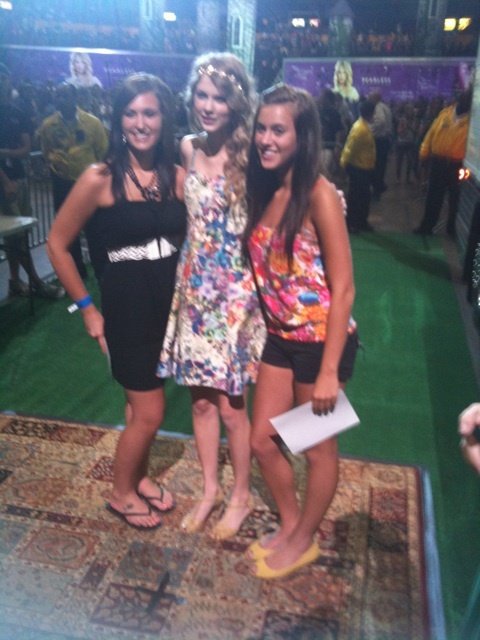 Taylor Swift at Taylor Swift's 13 Hour Meet & Greet — photo 5