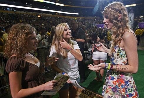 Taylor Swift at Taylor Swift's 13 Hour Meet & Greet — photo 8