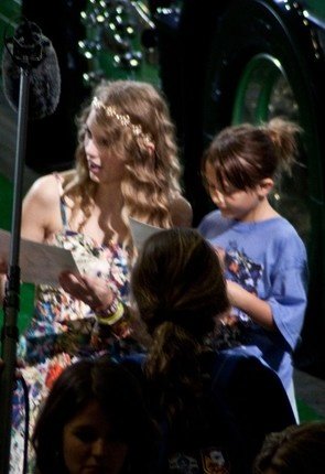 Taylor Swift at Taylor Swift's 13 Hour Meet & Greet — photo 9