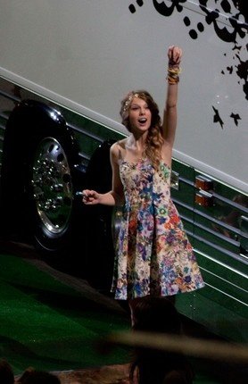 Taylor Swift at Taylor Swift's 13 Hour Meet & Greet — photo 10