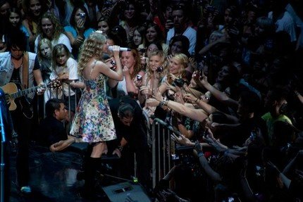 Taylor Swift at Taylor Swift's 13 Hour Meet & Greet — photo 13