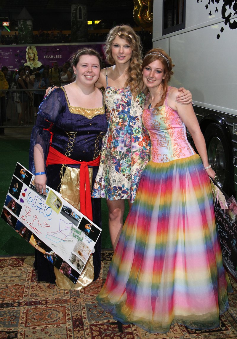 Taylor Swift at Taylor Swift's 13 Hour Meet & Greet — photo 17