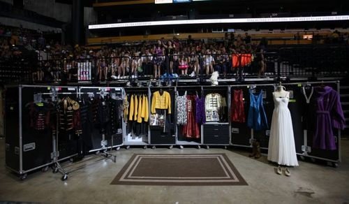 Taylor Swift at Taylor Swift's 13 Hour Meet & Greet — photo 18