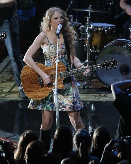 Taylor Swift at Taylor Swift's 13 Hour Meet & Greet — photo 19