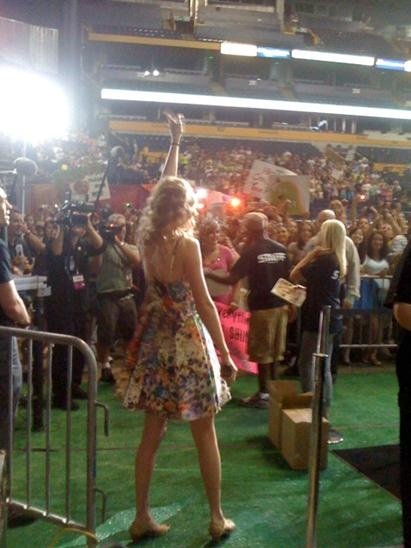 Taylor Swift at Taylor Swift's 13 Hour Meet & Greet — photo 21