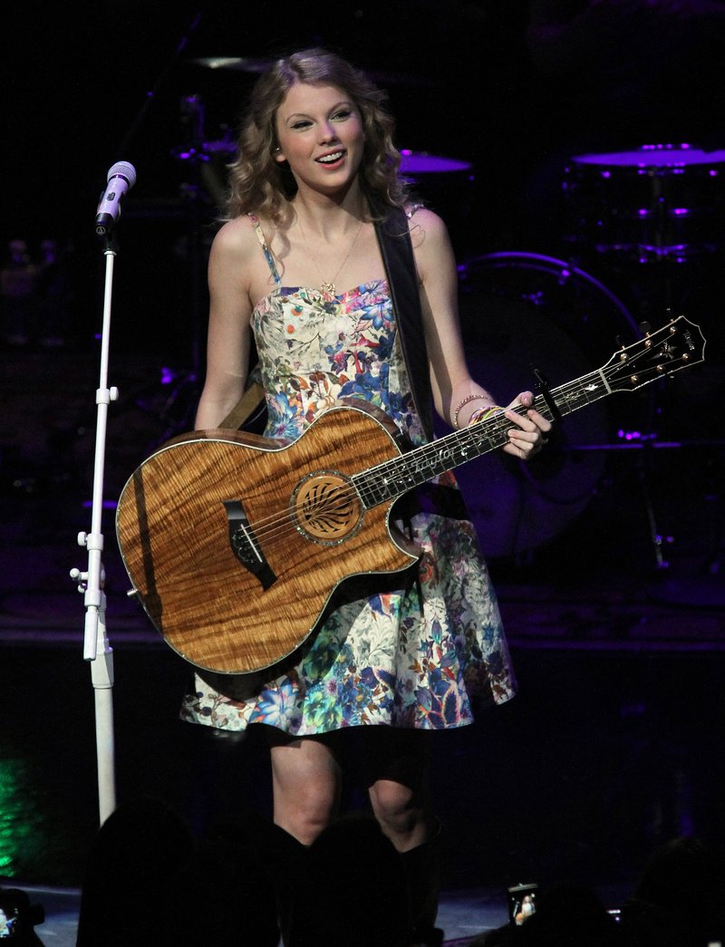 Taylor Swift at Taylor Swift's 13 Hour Meet & Greet — photo 24