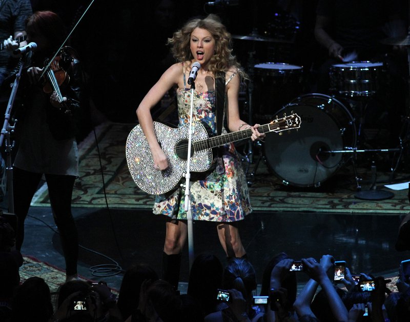 Taylor Swift at Taylor Swift's 13 Hour Meet & Greet — photo 26