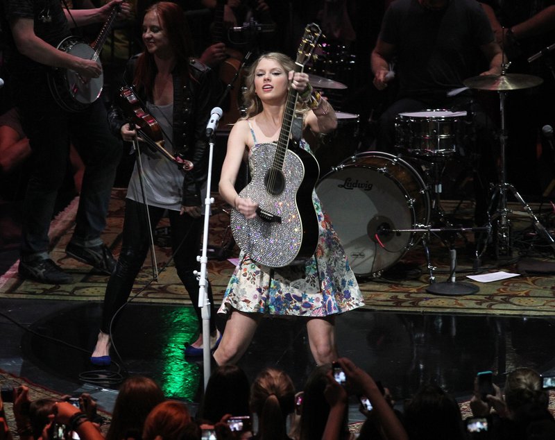 Taylor Swift at Taylor Swift's 13 Hour Meet & Greet — photo 27