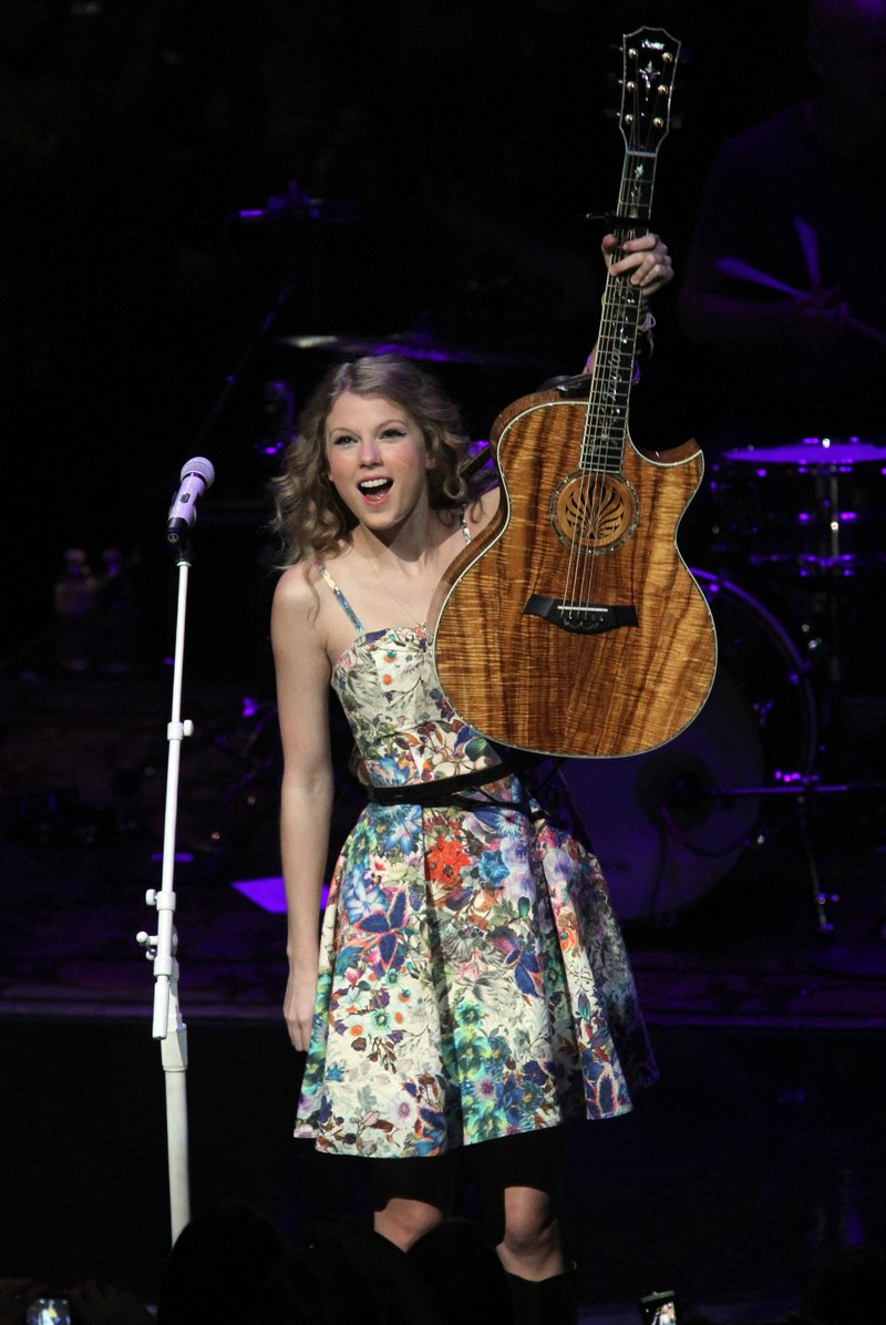 Taylor Swift at Taylor Swift's 13 Hour Meet & Greet — photo 30