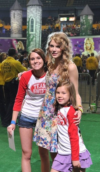 Taylor Swift at Taylor Swift's 13 Hour Meet & Greet — photo 35