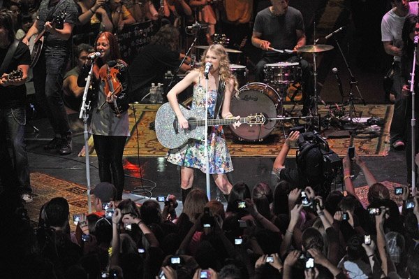 Taylor Swift at Taylor Swift's 13 Hour Meet & Greet — photo 36