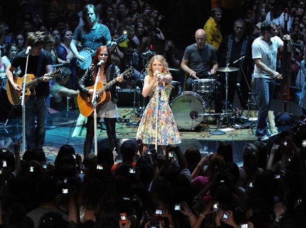 Taylor Swift at Taylor Swift's 13 Hour Meet & Greet — photo 50