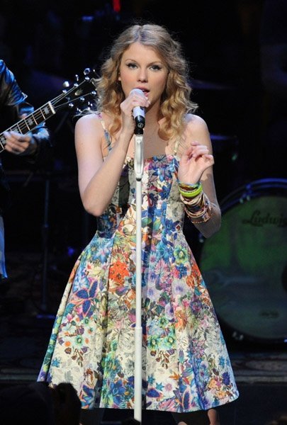 Taylor Swift at Taylor Swift's 13 Hour Meet & Greet — photo 52